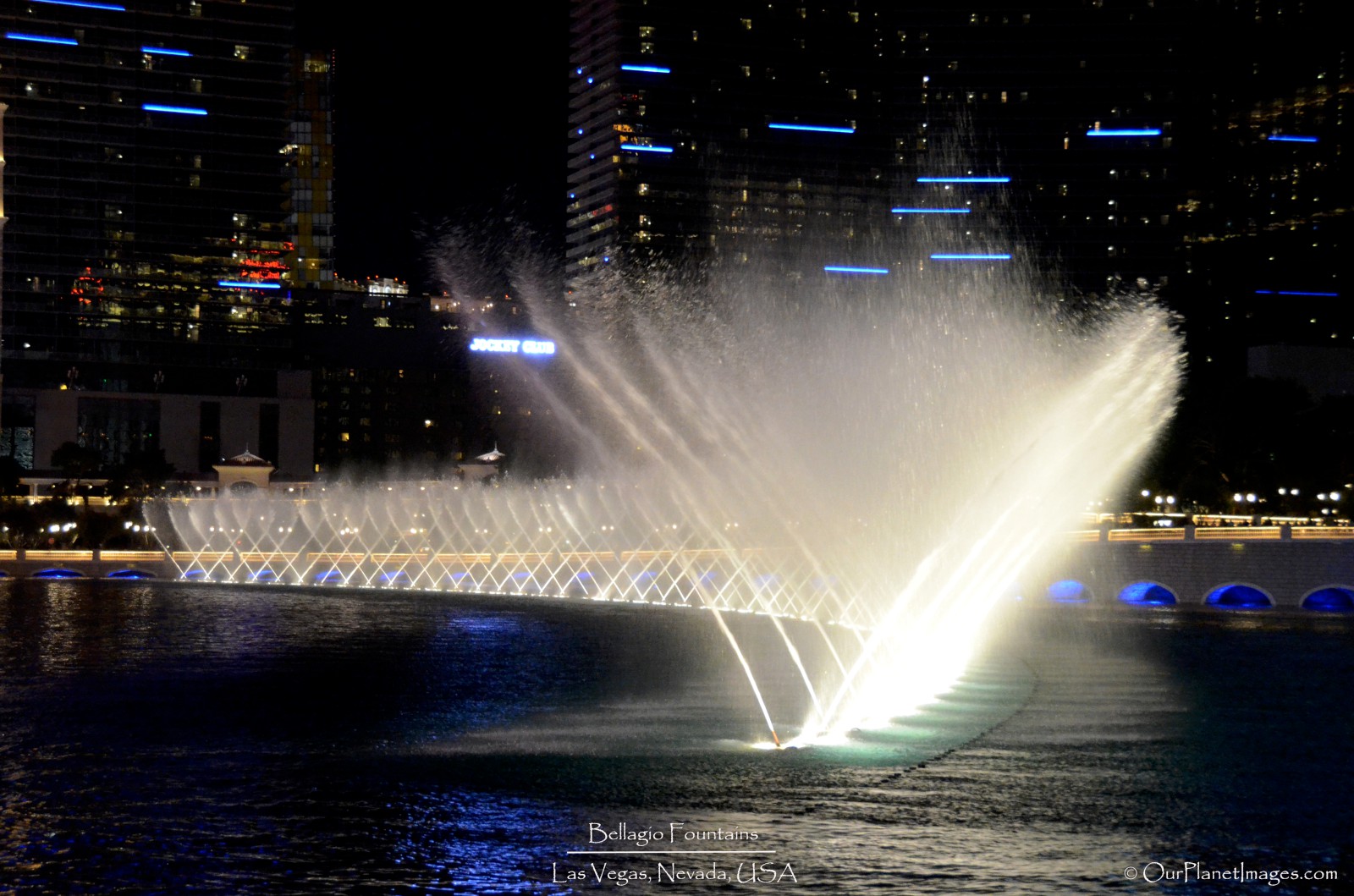 Bellagio fountain show side view V