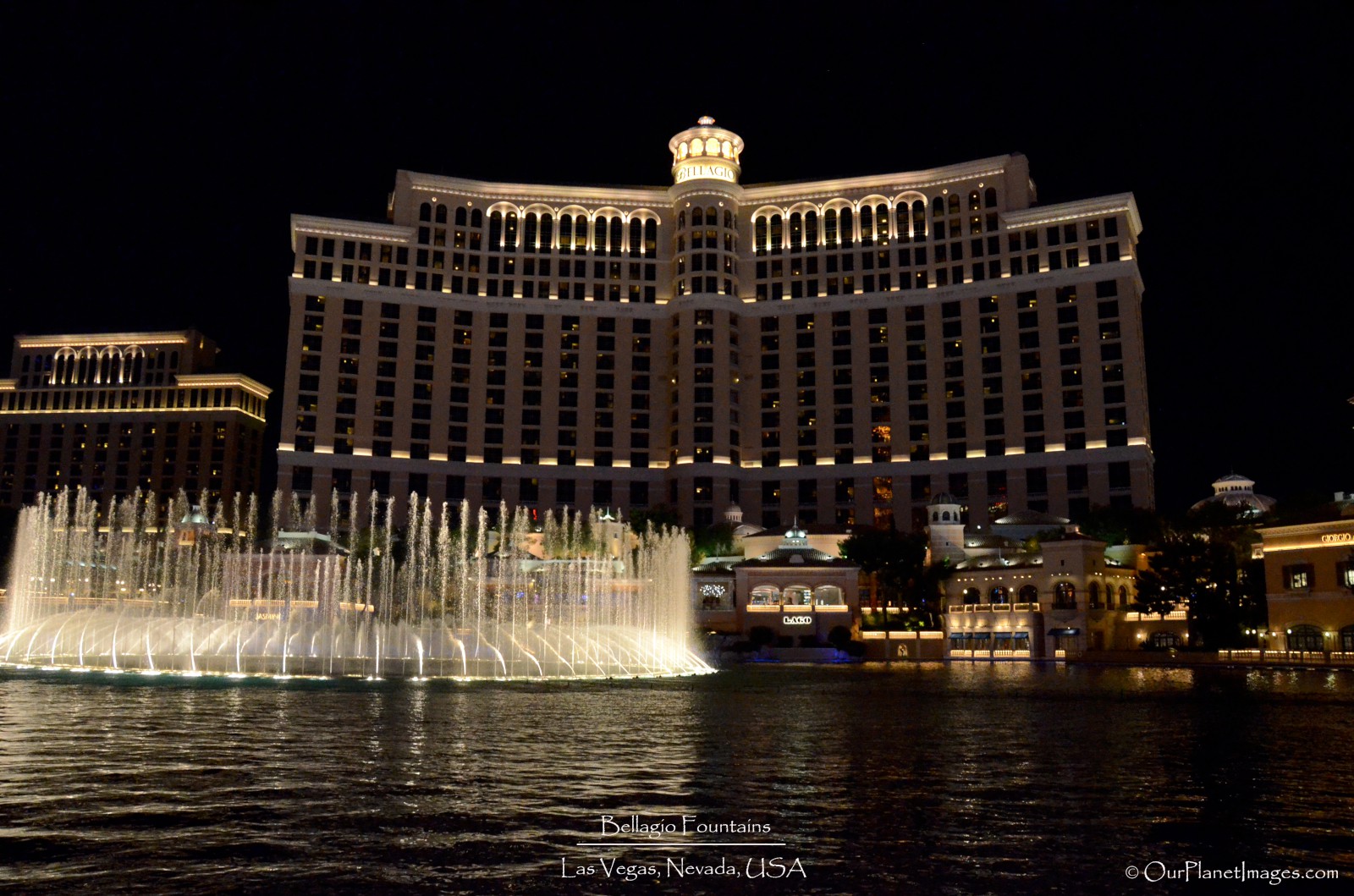 Bellagio Founntain show circle night