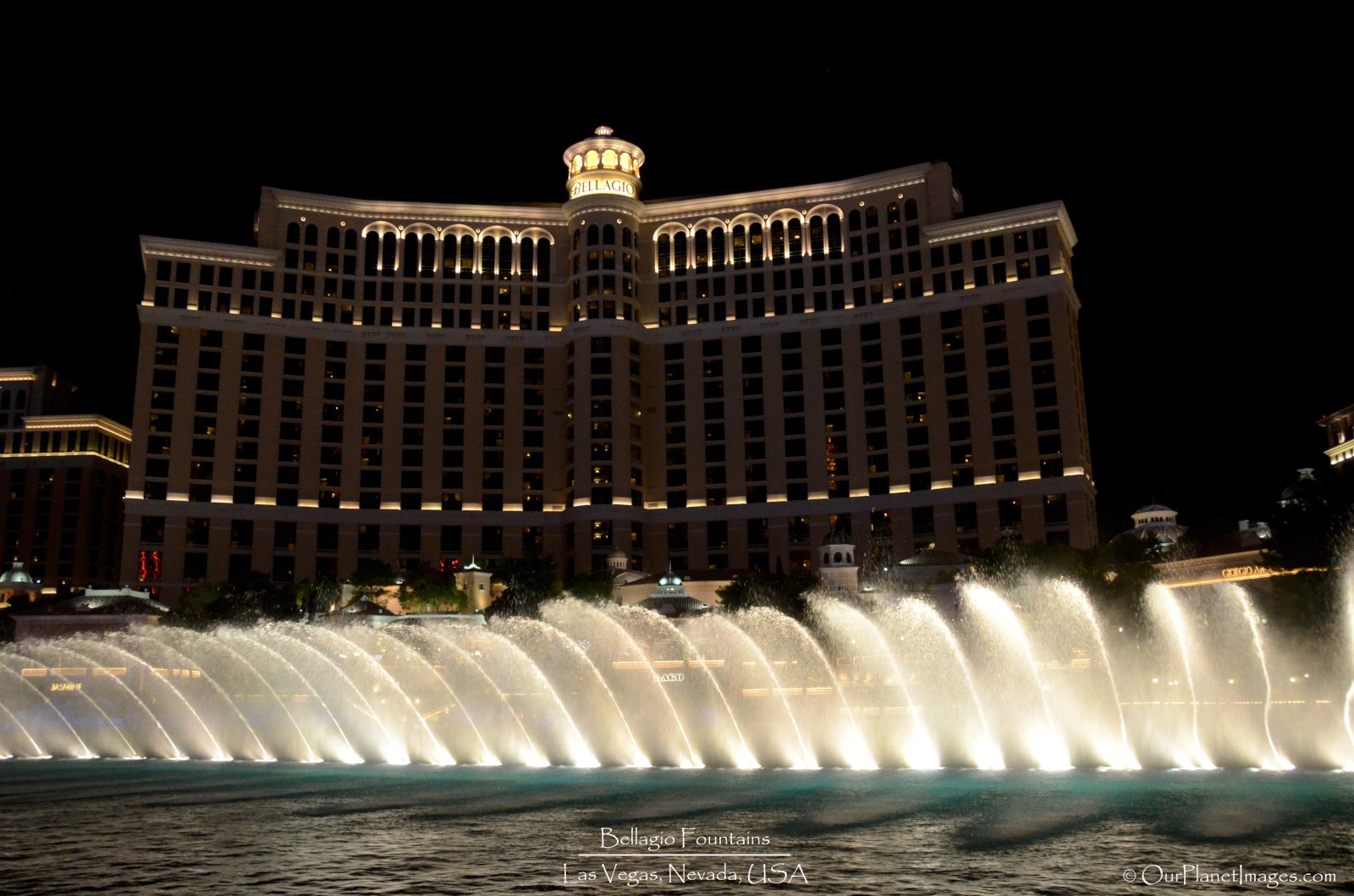 Bellagio Fountain show angle