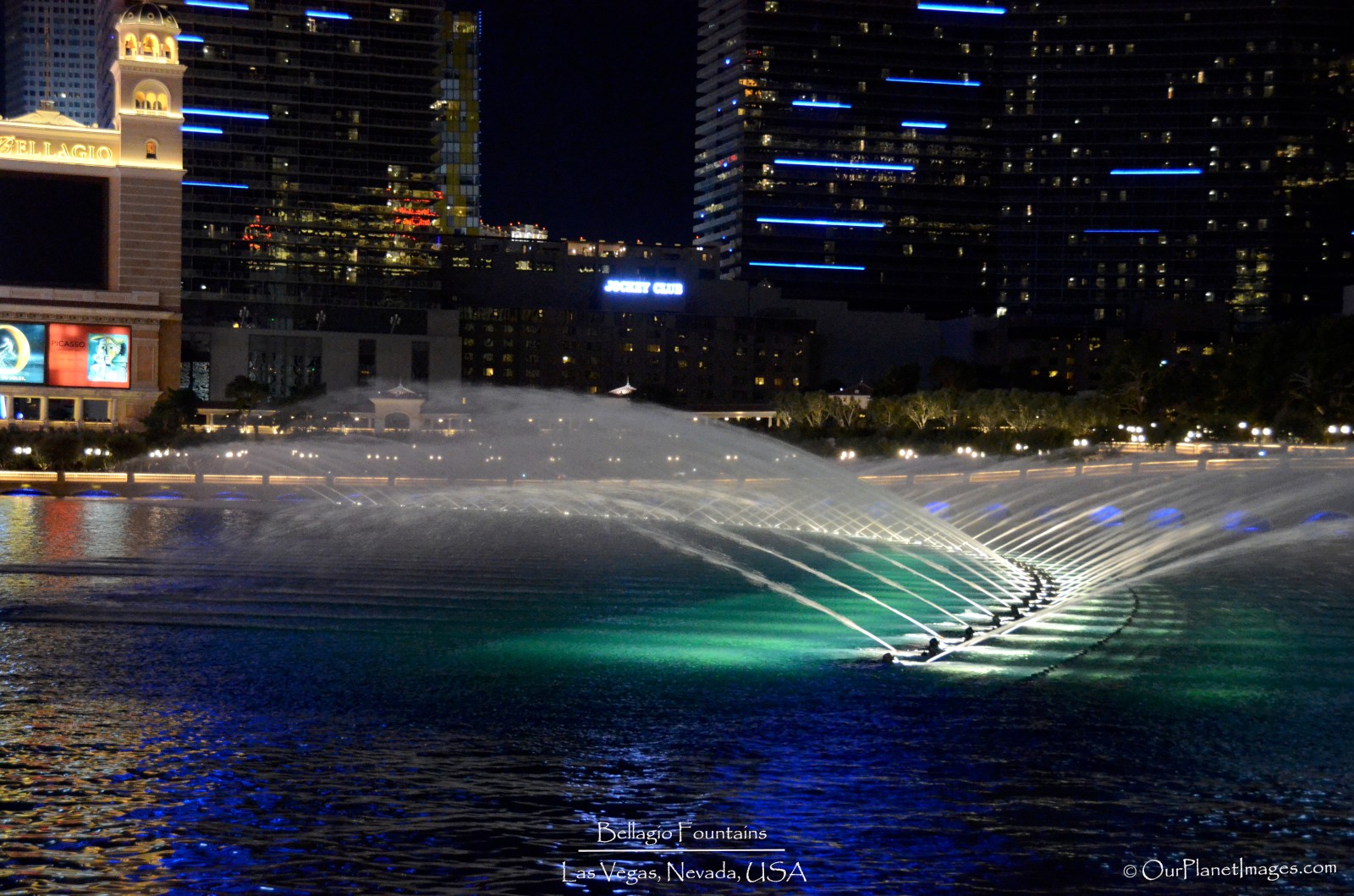 Bellagio fountain show side split closeup