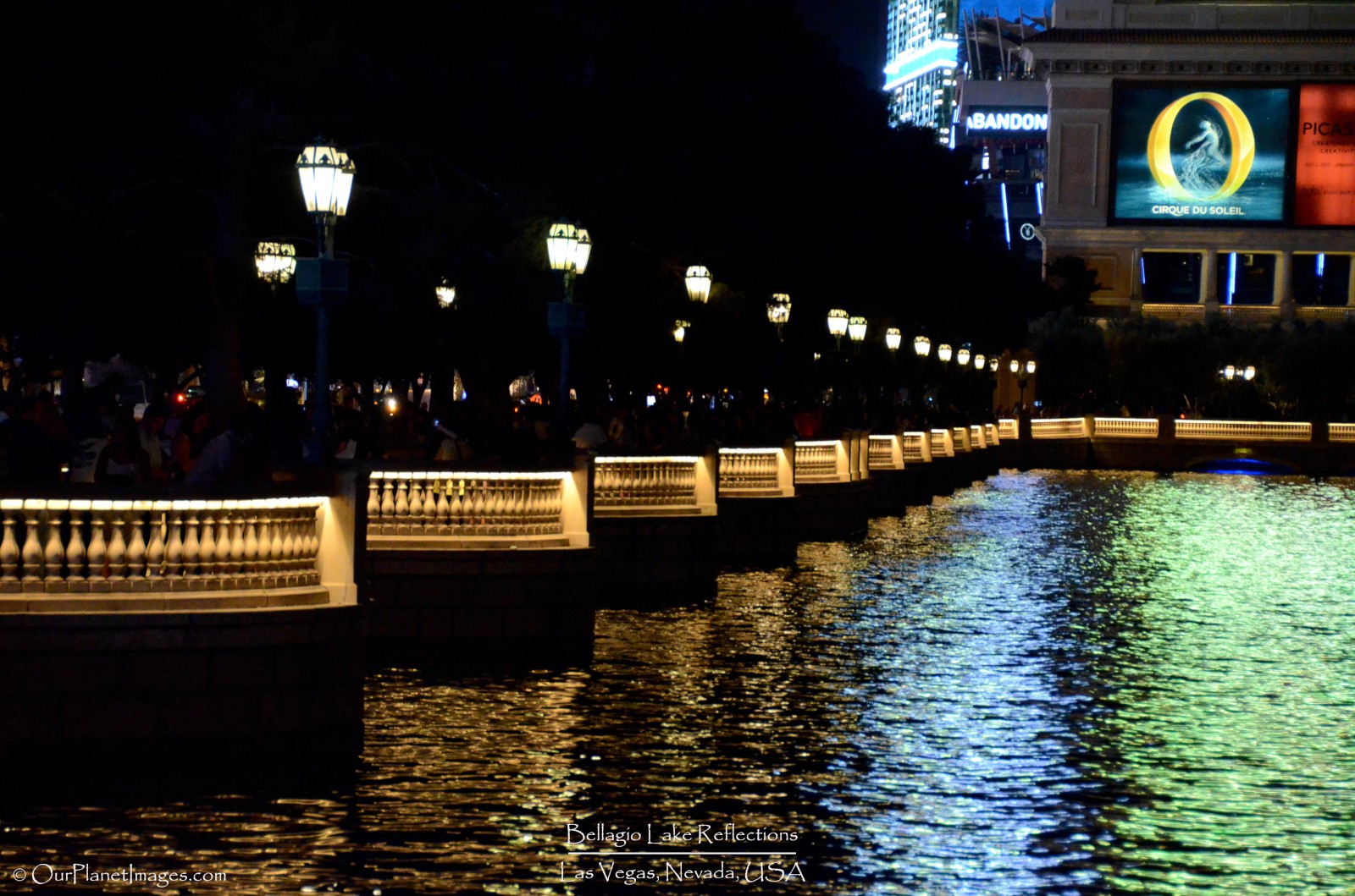 Bellagio fountain pond night reflection