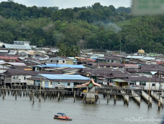 Kamponf Ayer - Brunei